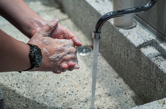 Důležitost hygieny při manipulaci s plenkami a přebalování